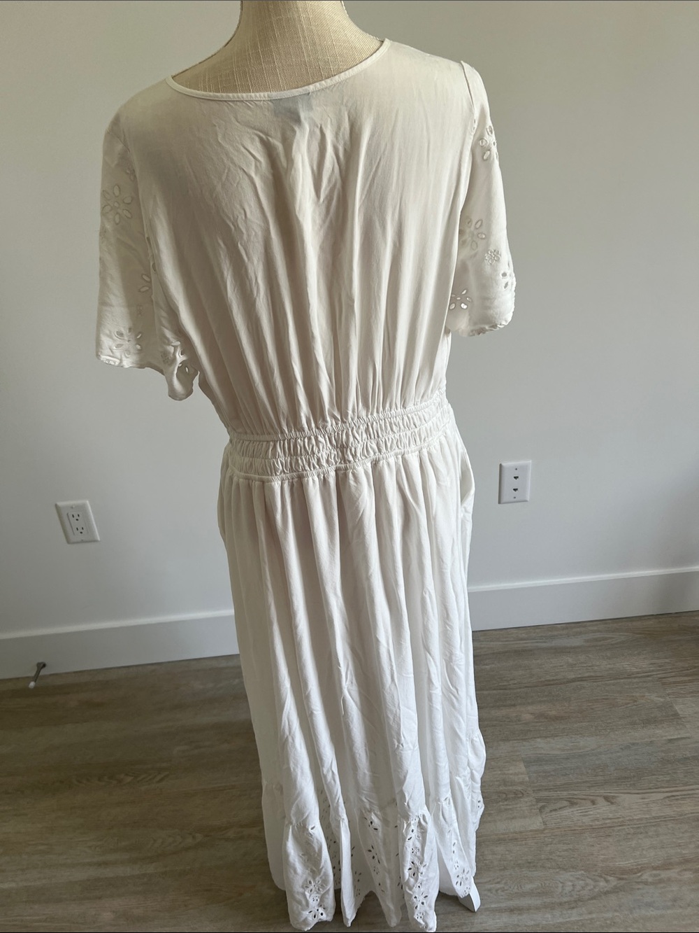 Romantic Torrid Size 1 White Long Dress - Picture 7 of 10